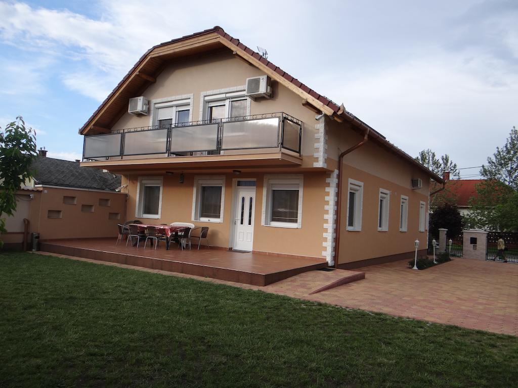 Marinica Apartman Hajdúszoboszló Exteriör bild